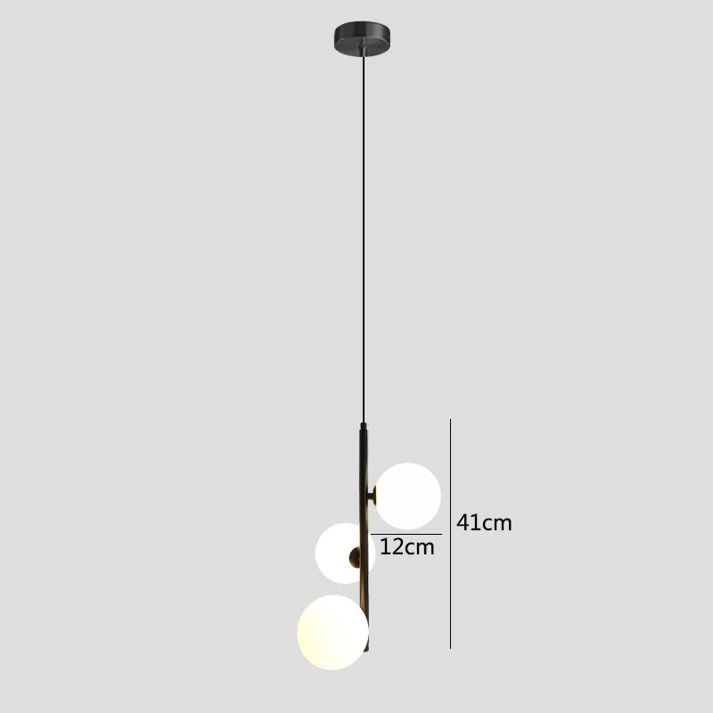 suspension lumineuse moderne sphères translucides barre métallique brillante blanc doré minimaliste chambre salon