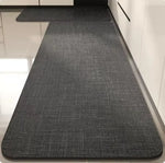 Un plan de travail de cuisine moderne et élégant, avec une surface en tissu gris texturé et une finition lisse.