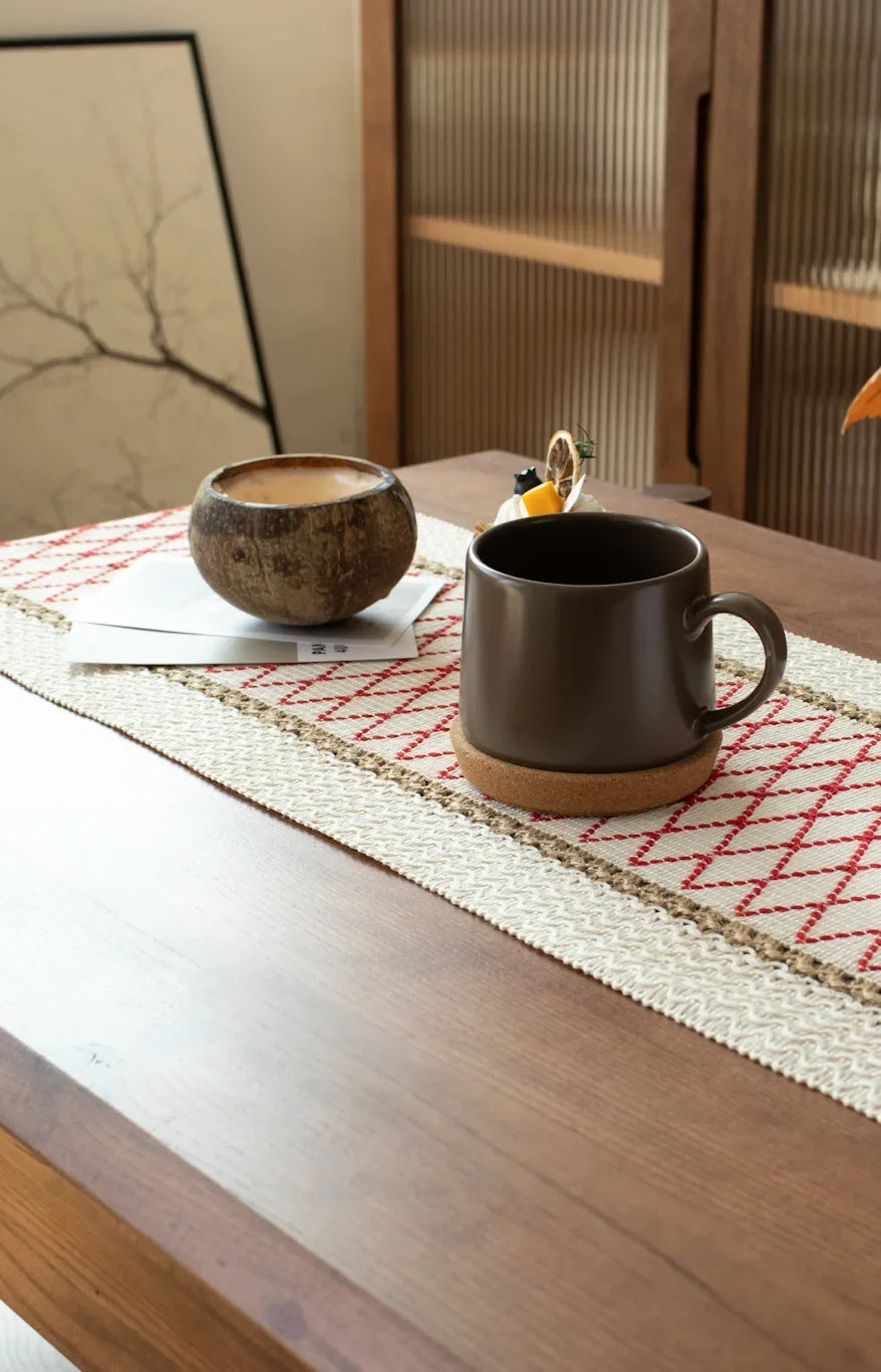 serviette table géométrique blanc rouge beige moderne ethnique