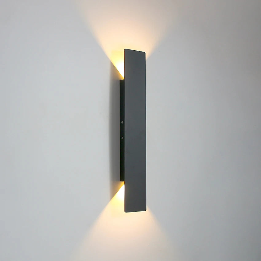Lampes murales LED modernes noires blanches dorées effet brossé minimaliste fixées mur
