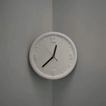 horloge murale rouge moderne aiguille quartz résine fixée sans perforations silencieuseDecorationMurale