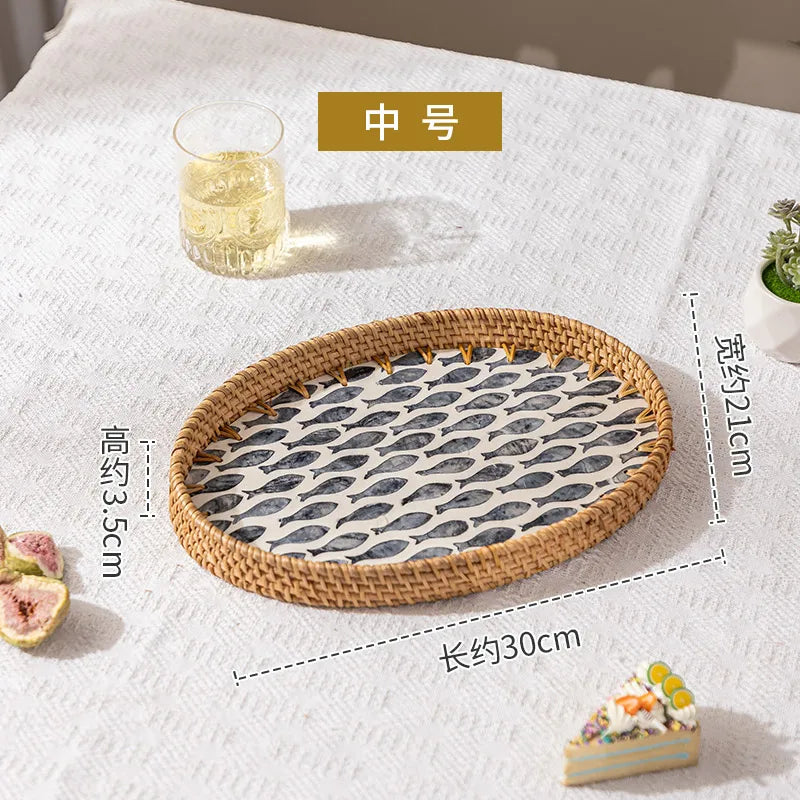 assiettes rotin motif floral moderne rustique fruits gâteau pain fourchette verre blanc intérieur