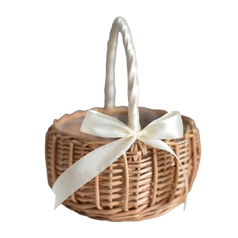 panier osier tressé marron clair classique ruban blanc poignée tresséeintérieur rangement décoration maison