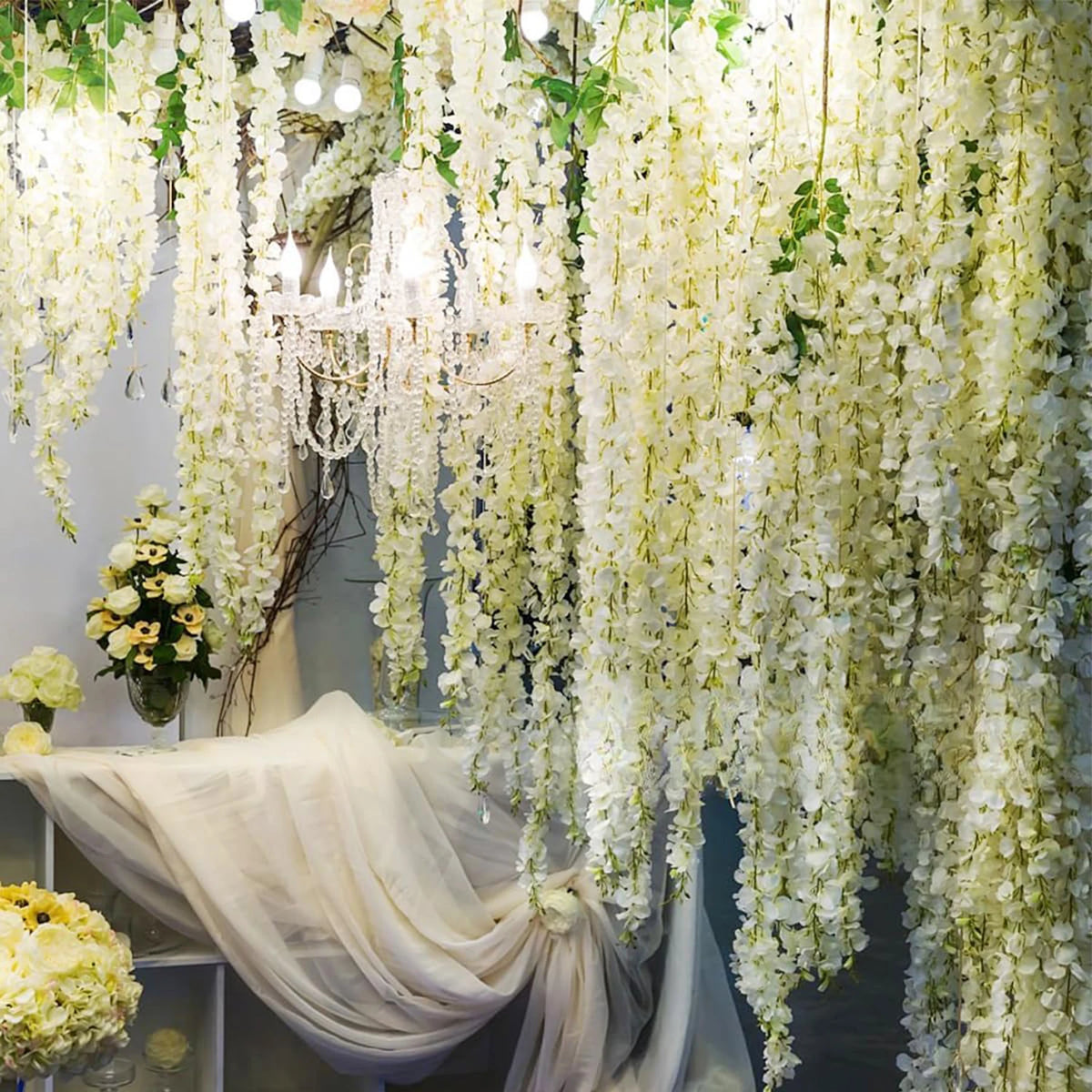guirlande fleurs artificielles violette moderne extérieure accrochée blanc feuilles verte festive
