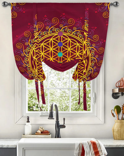 Ensemble de rideaux décoratifs pour cuisine, couleur bordeaux avec motifs géométriques jaunes et touches de couleurs vives, idéal pour ajouter une touche bohème et élégante à votre intérieur. Parfait pour habiller une fenêtre de cuisine moderne tout en apportant une ambiance chaleureuse et accueillante à votre espace. Modèle facile à installer et à entretenir, mettant en valeur la décoration de votre maison.