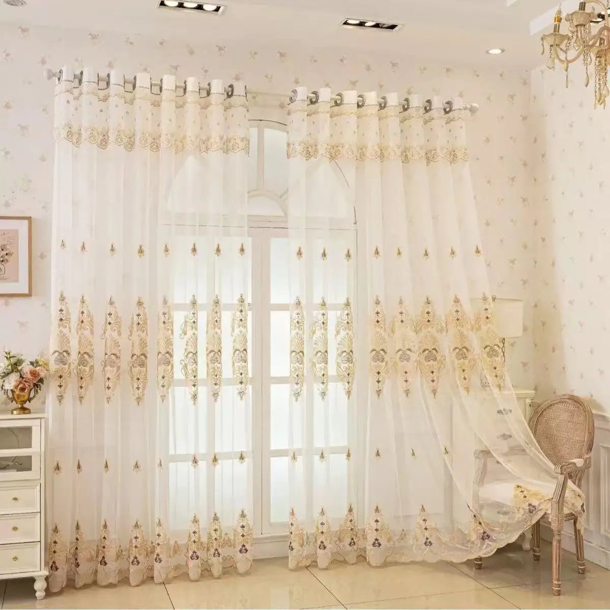 rideau blanc beige broderie dorée fleurs motif classique élégant transparent salon chambre maison décoration