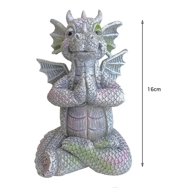 Statue dragon méditation en vert clair sur terrasse