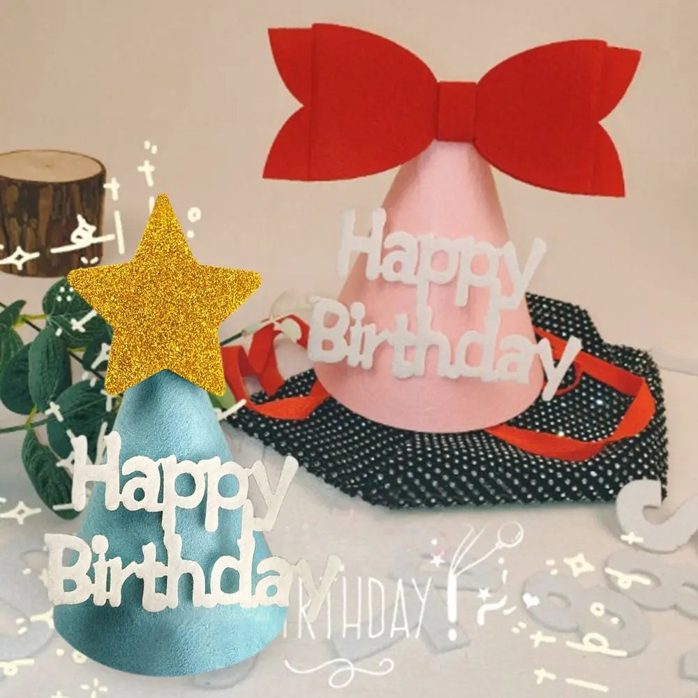 chapeau festif happy birthday étoiles dorées rubans pompons sourires