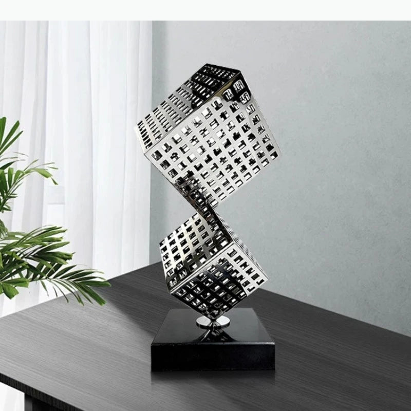 sculpture décorative moderne argenté noir blanc structure cubique motifs fenêtres