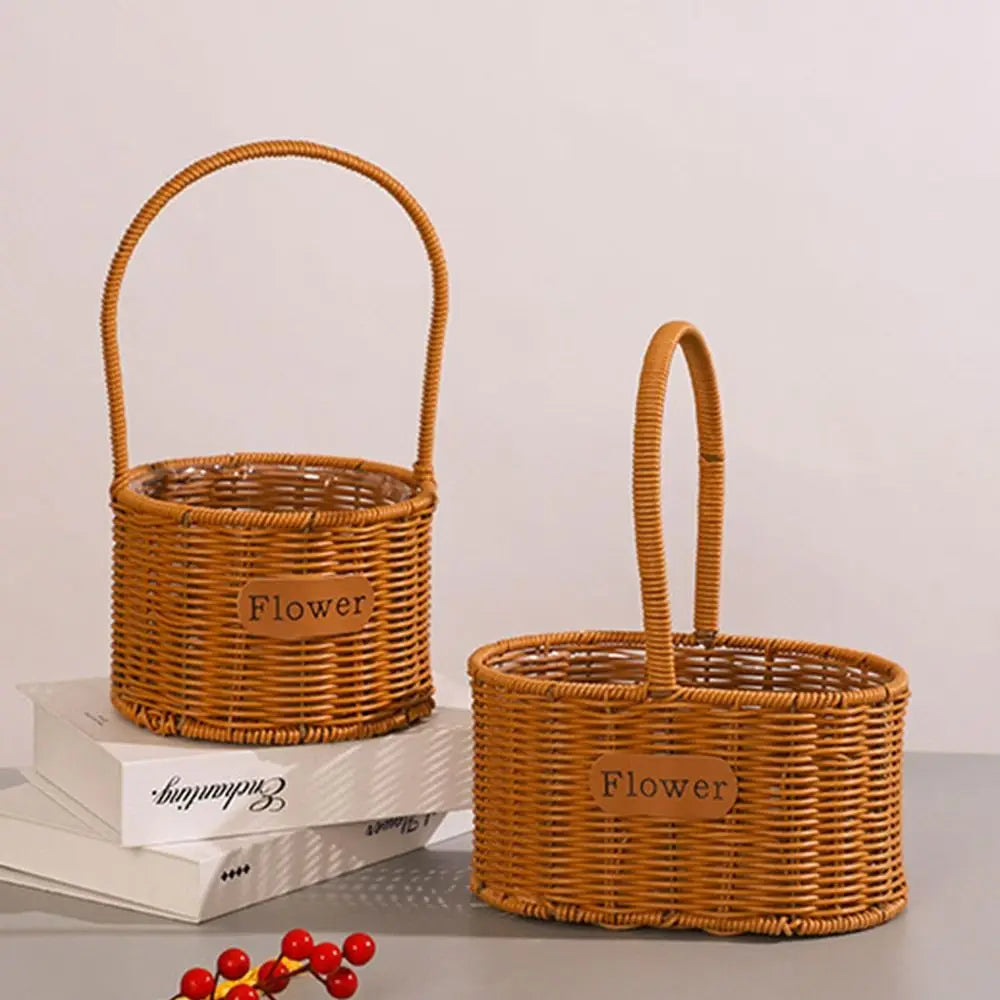 panier osier marron clair tissage fin traditionnel poignée rangement décoration maison