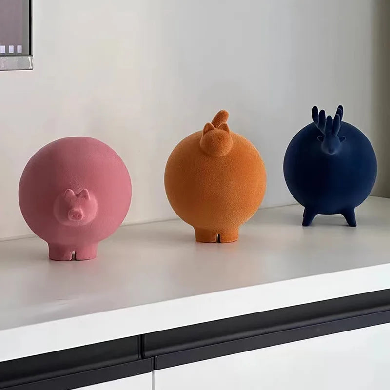 figurines animaux contemporains mignonnes plumeuses résine noire rose orange beige bleu marine