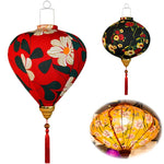 lanterne japonaise traditionnelle rouge fleurs décorative artisanale pompon bois suspendue