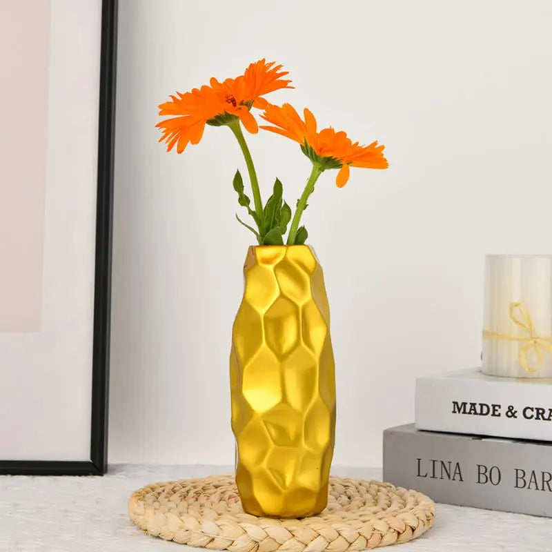 Vase résine texturée motif géométrique moderne noir or blanc roses