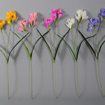 décoration intérieure bouquet artificielle orchidée blanc bleu rose feuilles verte moderne minimaliste