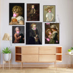 La collection de portraits de personnages en costumes d'époque soufflant des bulles de chewing-gum crée une ambiance ludique et vintage dans l'espace.