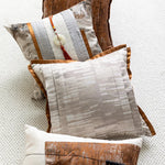 housses coussins marron beige abstrait texture veloutée contemporains décoratifs adhésifs