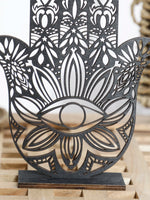 décoration maison main hamsa œil mal sculpture bois ornements floraux artisanal support plat