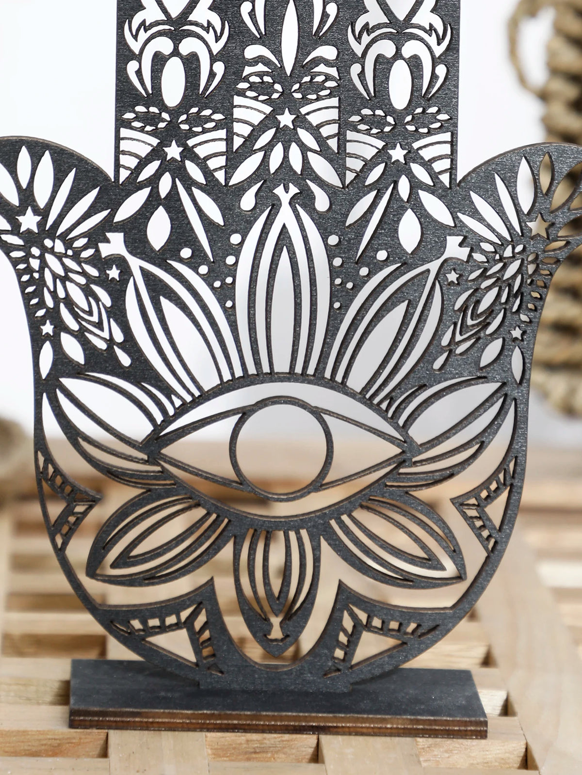 décoration maison main hamsa œil mal sculpture bois ornements floraux artisanal support plat