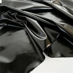 nappe noire imperméable pvc moderne cuisine table assiettes verres vase fleurs été simple
