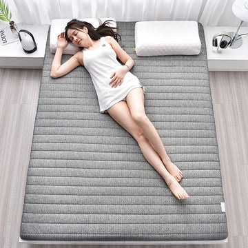 matelas mousse latex mémoire forme gris blanc rayures moderne