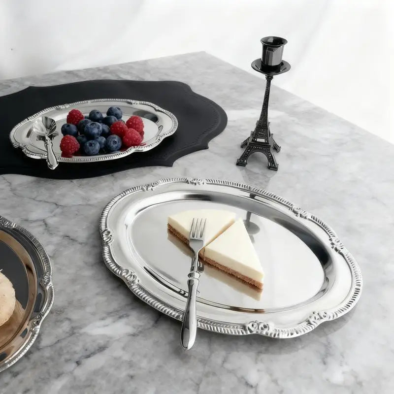 assiettes ovales argentées motifs floraux classiques dessert fruits organisateur table manger