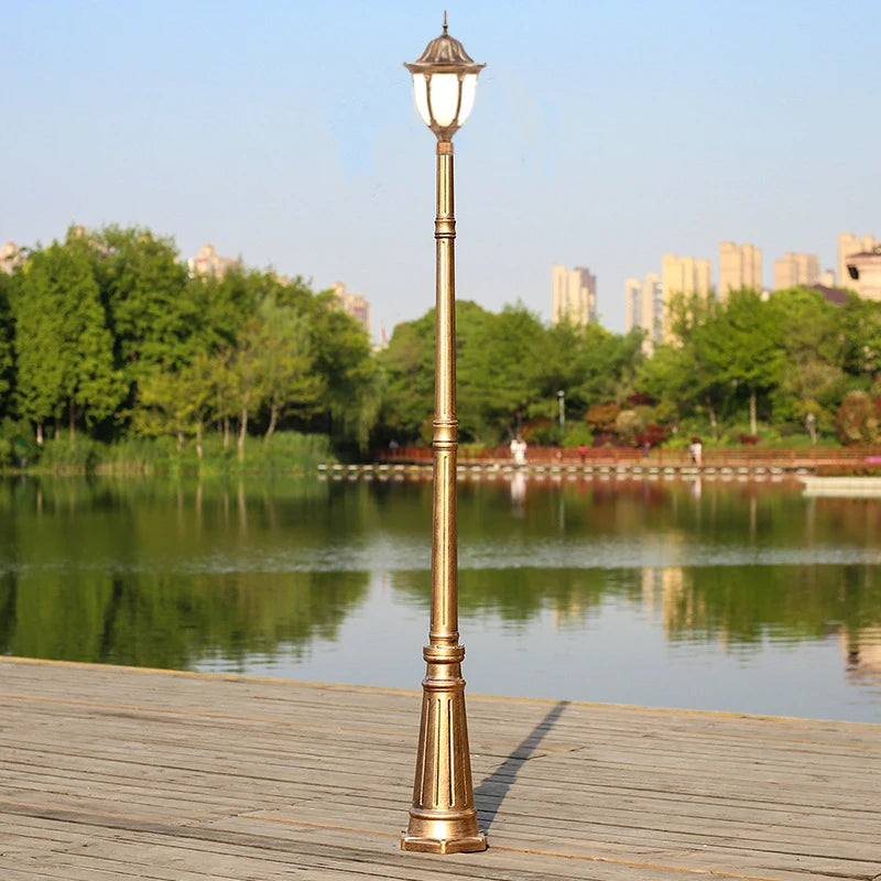 lampadaire vintage extérieur résistant rouille ip65 e27 noir or flux lumineux moins soixante led