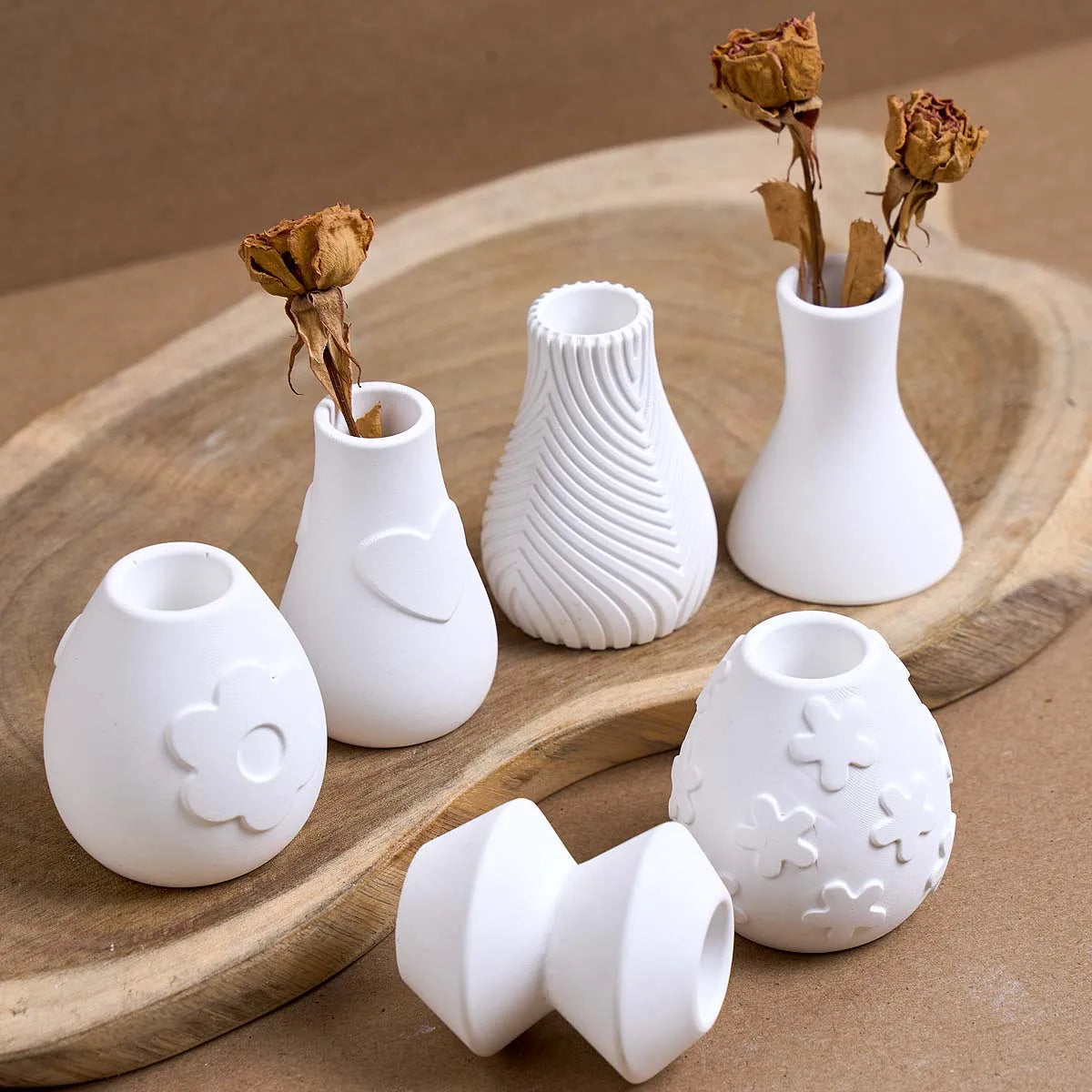 vases blancs relief floral minimaliste décoration maison artisanale résine plâtre silicone bricolage