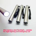 lampe torche argentée moderne lisse cordelette batterie AA inclusion camping