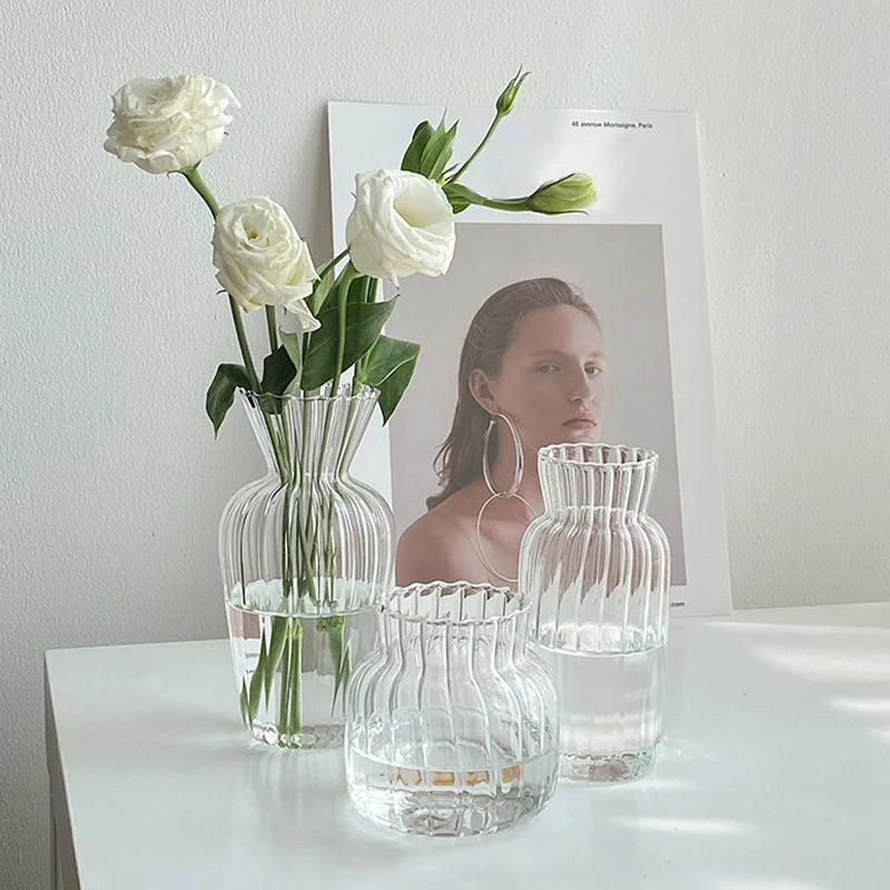 vases transparents moderne rayures verticales fleurs artificielles minimaliste verre deco table salon