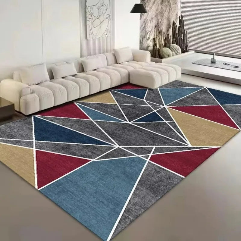 Un tapis coloré et géométrique aux motifs triangulaires rouges, bleus et gris sur le sol d'un salon élégant.