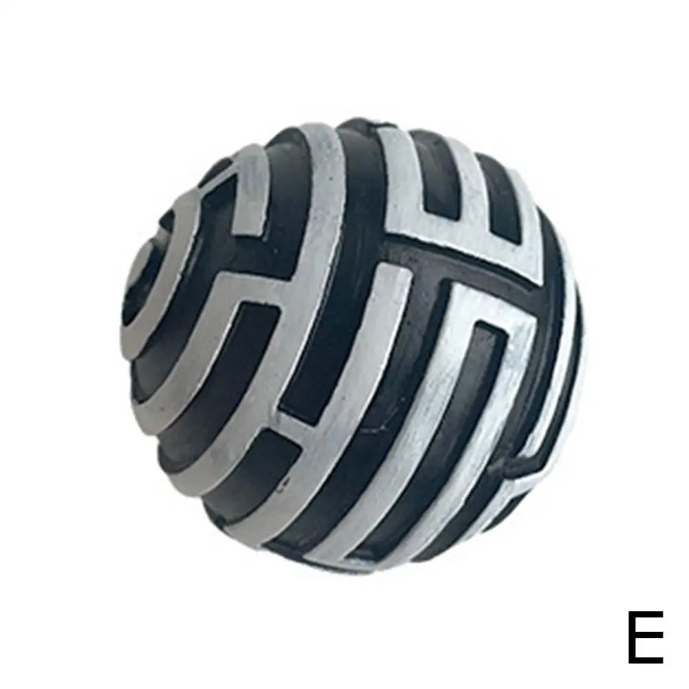 boules décoratives motif gravé spirales lignes horizontales support bois salon entrée table basse