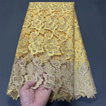 dentelle acrylique brodée motifs floraux opaques vert beige jaune violet bleu tissu filet jacinthe