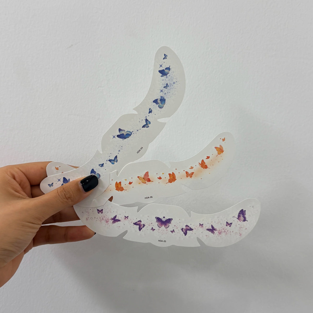 masques semi transparents papillons modernes couleur blanche bleue orange violette