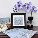 serviettes jetables fleur sauvage motif floral complexe decoration table elegante papier bleu gris rose