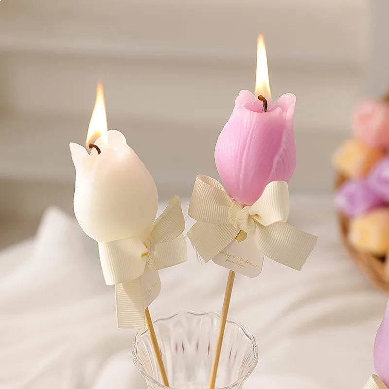 bougies parfumées tulipe rose bouquet blanc violet romantique décoration intérieure tringle rubans blancs