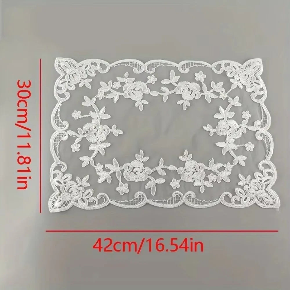 serviettes table dentelle florale blanc beige classique romantique table manger fête pâques