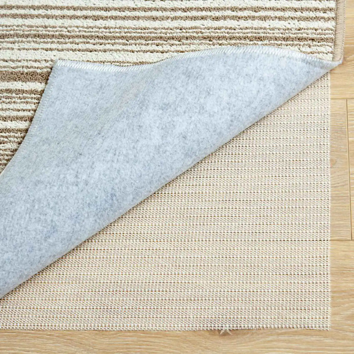 tapis anti dérapant beige rayures horizontales adhésif coupable pvc salon moderne
