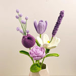 bouquet fleurs artificielles tricotées violettes blanches vertes artisanal crocheté intérieur décoration maison