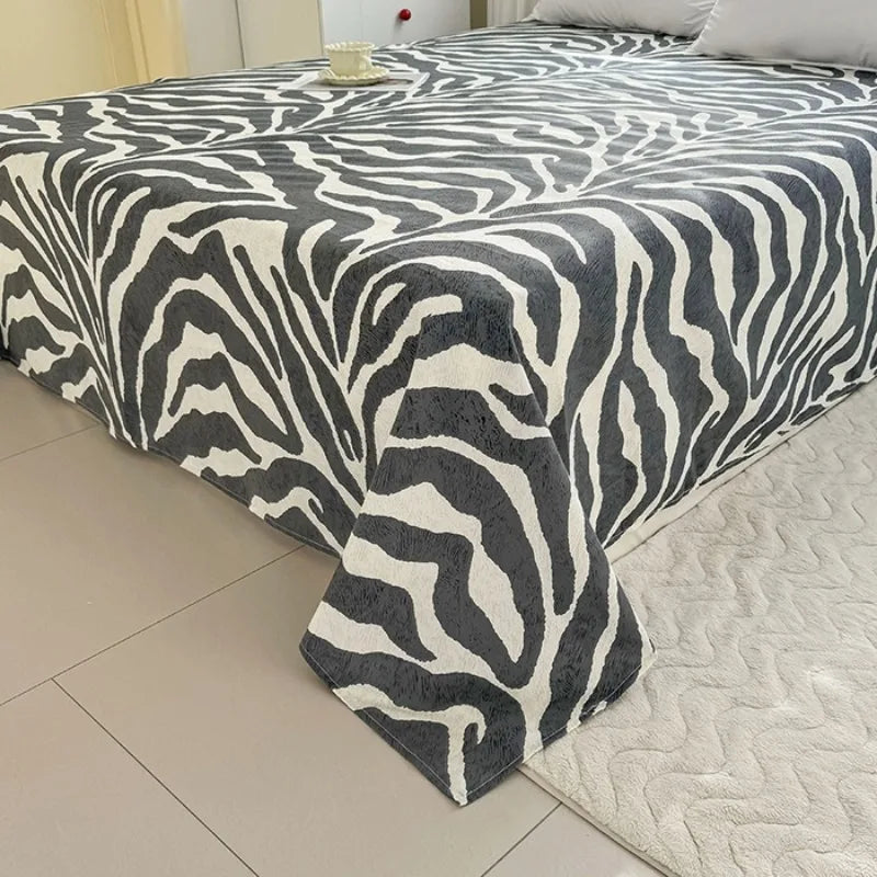 lit moderne couverture rayures zèbre gris blanc décoration animaux chambre maison