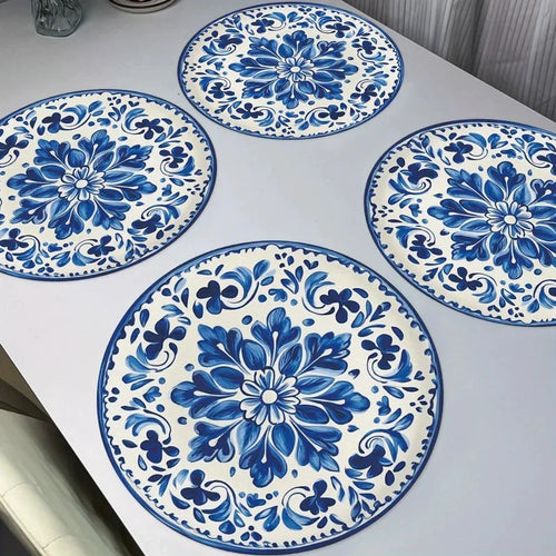 assiettes blanches bleues motifs floraux classiques résistantes chaleur set table decoration méditerranéennes fourchettes dessert