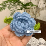 fleurs crochet rose bleu violet vert texture main fleur feuilles patchwork bricolage appliques