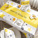 nappe personnalisable imprimée motifs fleurs étoiles phrases table blanc crème rouge