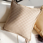 taies d'oreiller patchwork moderne motifs brodés couleurs variées géométriques fleurs beige marron noir blanc