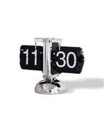 horloge numérique moderne horloge pieds boules chiffres noirs fond blanc métal brillant minimaliste affichage