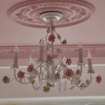 Chandelier suspendu bras fleurs roses feuilles shabby chic romantique lumière chaude