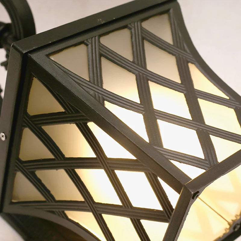 lampe murale classique noir grille géométrique opaque extérieure étancheijuillet