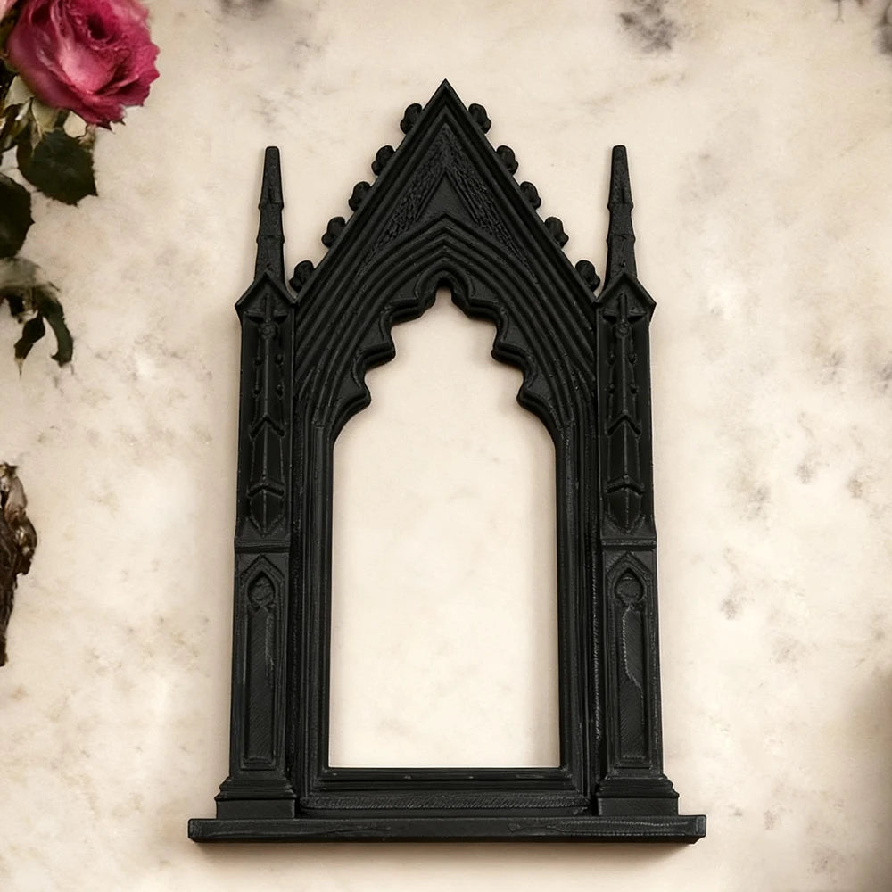 miroir gothique noir orné pointes décoration murale foncé sculpté