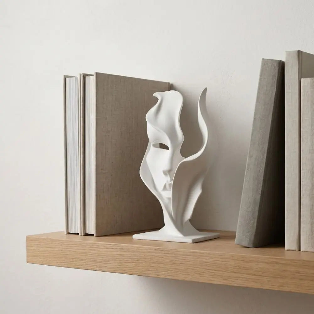 ornements faciaux sculpture visage moderne décoration intérieure noir blanc table abstraction déco chambre