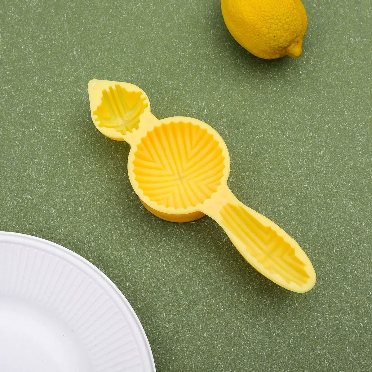 moule biscuits jaune divers motifs géométriques moderne poignée pâtisserie cuisson respectueux environnement