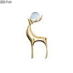 statues cerfs dorées boule cristal moderne décoration vase fleurs artificielles tableau noir
